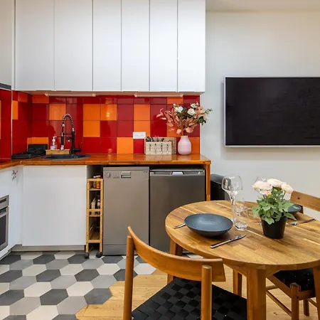 Geranimus M : Heart Of With Patio Daire