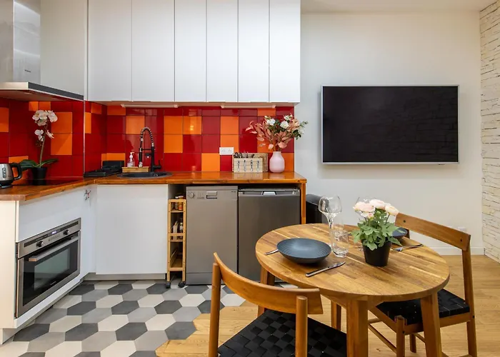 Geranimus M : Heart Of With Patio Apartment